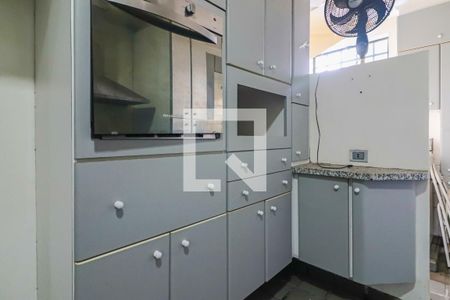 Casa à venda com 326m², 3 quartos e 2 vagas Casa à venda com 326m², 3 quartos e 2 vagasCozinha e Área de Serviço