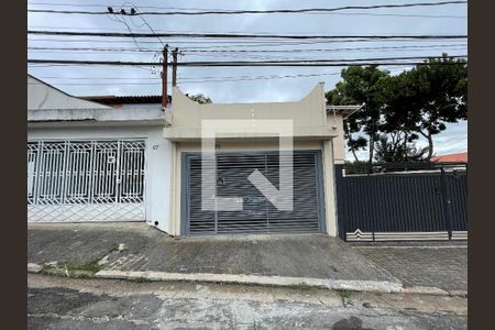 Casa à venda com 122m², 4 quartos e 2 vagasFachada