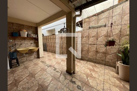 Casa à venda com 122m², 4 quartos e 2 vagasQuintal