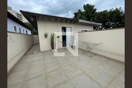 Casa à venda com 122m², 4 quartos e 2 vagasVaranda