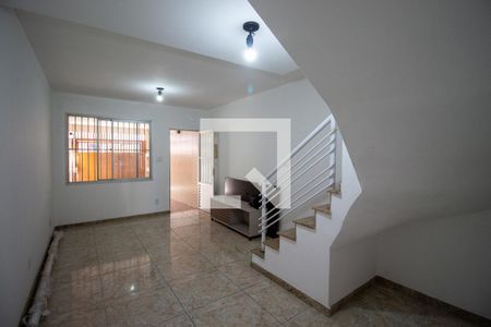 Sala de casa à venda com 3 quartos, 150m² em Vila Carmosina, São Paulo