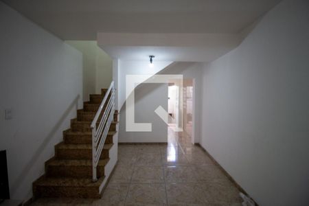 Sala de casa à venda com 3 quartos, 150m² em Vila Carmosina, São Paulo