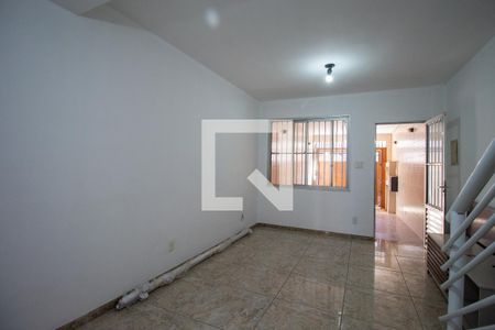 Sala de casa à venda com 3 quartos, 150m² em Vila Carmosina, São Paulo