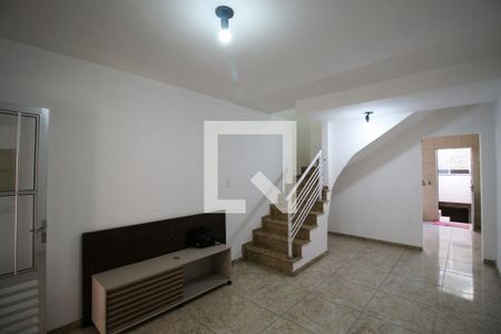 Sala de casa à venda com 3 quartos, 150m² em Vila Carmosina, São Paulo