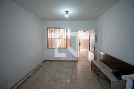 Sala de casa à venda com 3 quartos, 150m² em Vila Carmosina, São Paulo