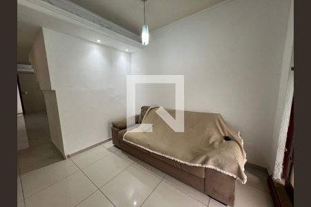 Casa à venda com 100m², 2 quartos e 2 vagas Sala