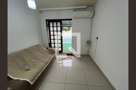 Casa à venda com 100m², 2 quartos e 2 vagas Sala
