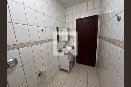 Casa à venda com 224m², 4 quartos e 2 vagas Casa à venda com 224m², 4 quartos e 2 vagasBanheiro 2