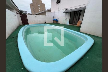 Casa à venda com 224m², 4 quartos e 2 vagas Casa à venda com 224m², 4 quartos e 2 vagasÁrea comum - Piscina