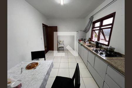 Casa à venda com 224m², 4 quartos e 2 vagas Casa à venda com 224m², 4 quartos e 2 vagasCozinha 2