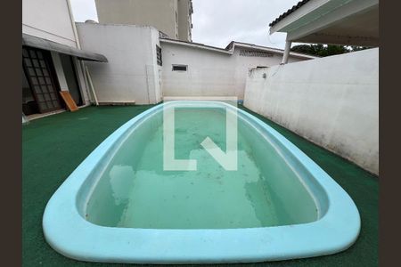 Casa à venda com 224m², 4 quartos e 2 vagas Casa à venda com 224m², 4 quartos e 2 vagasÁrea comum - Piscina