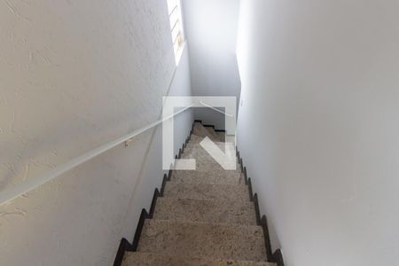 Casa para alugar com 344m², 3 quartos e 2 vagas Casa para alugar com 344m², 3 quartos e 2 vagasEscada