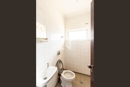 Casa para alugar com 331m², 3 quartos e 7 vagas Casa para alugar com 331m², 3 quartos e 7 vagasBanheiro de Serviço