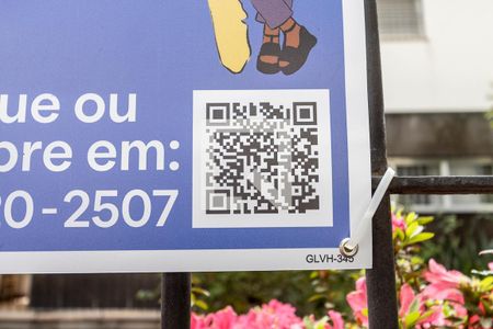 Casa para alugar com 331m², 3 quartos e 7 vagas Casa para alugar com 331m², 3 quartos e 7 vagasFachada