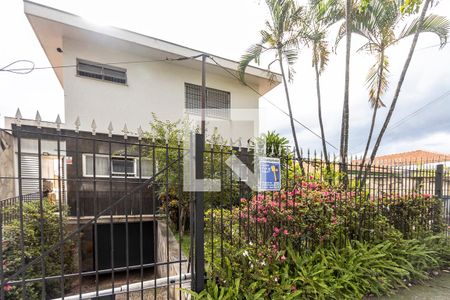 Casa para alugar com 331m², 3 quartos e 7 vagas Casa para alugar com 331m², 3 quartos e 7 vagasFachada