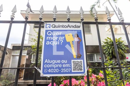 Casa para alugar com 331m², 3 quartos e 7 vagas Casa para alugar com 331m², 3 quartos e 7 vagasFachada