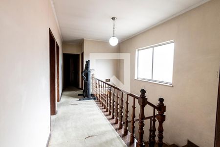 Casa para alugar com 331m², 3 quartos e 7 vagas Casa para alugar com 331m², 3 quartos e 7 vagasCorredor