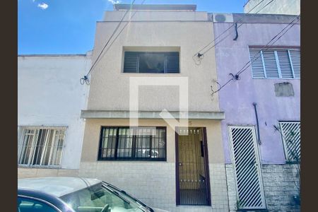 Casa à venda com 150m², 3 quartos e sem vaga Casa à venda com 150m², 3 quartos e sem vagaFachada