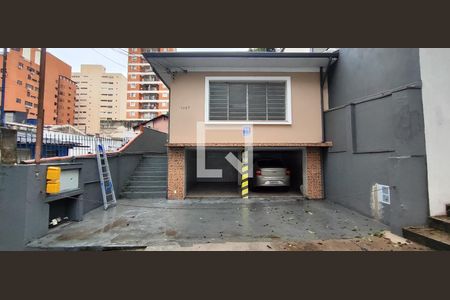 Casa para alugar com 150m², 2 quartos e 2 vagasFachada