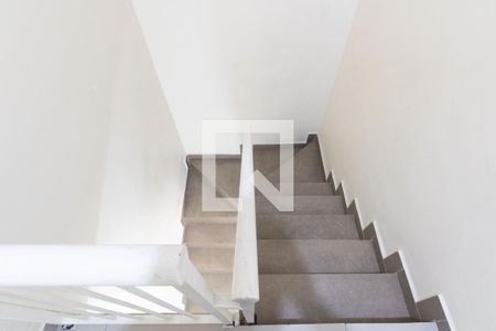 Casa de condomínio para alugar com 70m², 3 quartos e 2 vagas Casa de condomínio para alugar com 70m², 3 quartos e 2 vagasEscada