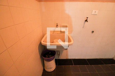 Casa à venda com 300m², 5 quartos e 1 vagaÁrea de Serviço e Banheiro de Serviço