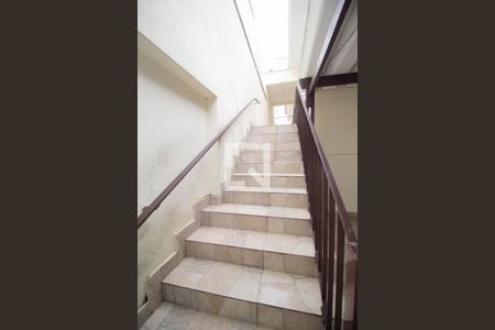 Casa para alugar com 154m², 3 quartos e 2 vagas Casa para alugar com 154m², 3 quartos e 2 vagasEscada