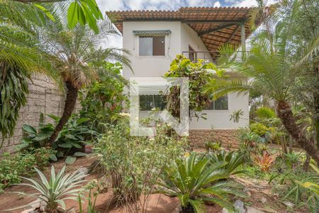 Casa à venda com 630m², 4 quartos e 9 vagasFachada- Jardim
