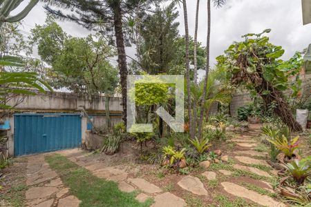 Casa à venda com 630m², 4 quartos e 9 vagasFachada- Jardim