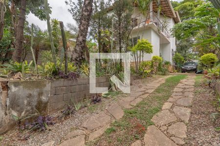 Casa à venda com 630m², 4 quartos e 9 vagasFachada- Jardim