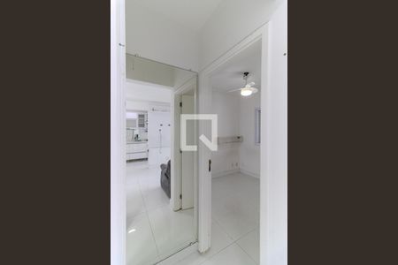 Corredor de apartamento para alugar com 1 quarto, 45m² em Santa Ifigênia, São Paulo