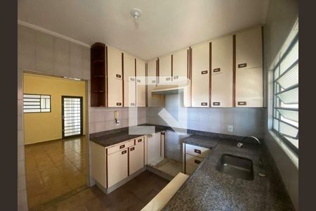 Casa à venda com 185m², 3 quartos e 4 vagas