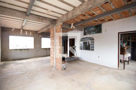 Casa à venda com 927m², 6 quartos e 5 vagas Casa à venda com 927m², 6 quartos e 5 vagasÁrea de Serviço