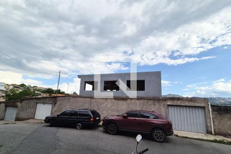 Casa à venda com 927m², 6 quartos e 5 vagas Casa à venda com 927m², 6 quartos e 5 vagasFachada