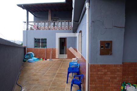 Casa à venda com 927m², 6 quartos e 5 vagas Casa à venda com 927m², 6 quartos e 5 vagasÁrea externa casa 2