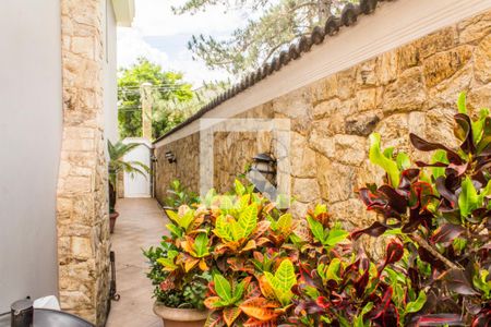 Casa de condomínio para alugar com 609m², 4 quartos e 4 vagas Casa de condomínio para alugar com 609m², 4 quartos e 4 vagasCorredor