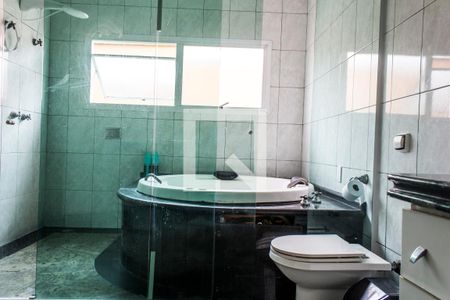 Casa de condomínio para alugar com 609m², 4 quartos e 4 vagas Casa de condomínio para alugar com 609m², 4 quartos e 4 vagasBanheiro da Suíte 1