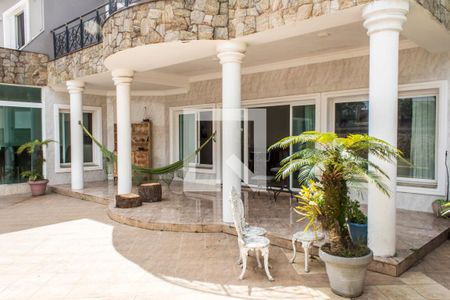 Casa de condomínio para alugar com 609m², 4 quartos e 4 vagas Casa de condomínio para alugar com 609m², 4 quartos e 4 vagasVaranda