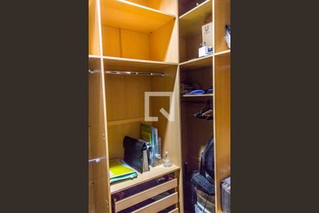 Casa de condomínio para alugar com 609m², 4 quartos e 4 vagas Casa de condomínio para alugar com 609m², 4 quartos e 4 vagasCloset da suíte 1