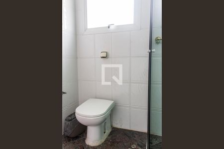 Casa de condomínio para alugar com 609m², 4 quartos e 4 vagas Casa de condomínio para alugar com 609m², 4 quartos e 4 vagasBanheiro da Suíte 3