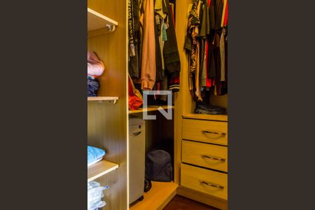 Casa de condomínio para alugar com 609m², 4 quartos e 4 vagas Casa de condomínio para alugar com 609m², 4 quartos e 4 vagasCloset da suíte 4