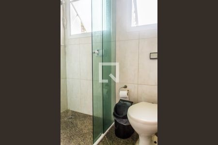 Casa de condomínio para alugar com 609m², 4 quartos e 4 vagas Casa de condomínio para alugar com 609m², 4 quartos e 4 vagasBanheiro da Suíte 2