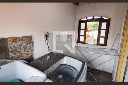 Casa à venda com 382m², 5 quartos e 3 vagas Casa à venda com 382m², 5 quartos e 3 vagaslavanderia