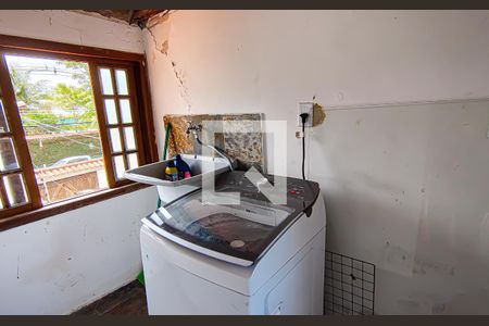 Casa à venda com 382m², 5 quartos e 3 vagas Casa à venda com 382m², 5 quartos e 3 vagaslavanderia