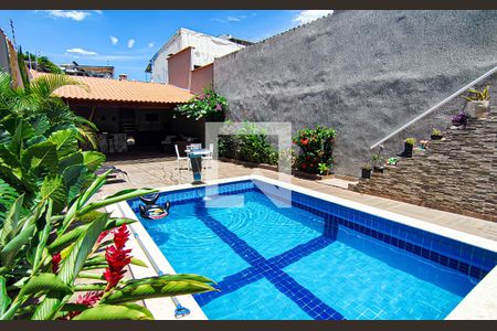 Casa à venda com 382m², 5 quartos e 3 vagas Casa à venda com 382m², 5 quartos e 3 vagaspiscina