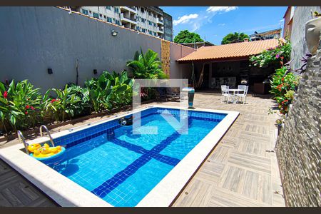 Casa à venda com 382m², 5 quartos e 3 vagas Casa à venda com 382m², 5 quartos e 3 vagaspiscina