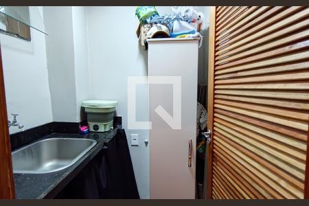 Casa à venda com 382m², 5 quartos e 3 vagas Casa à venda com 382m², 5 quartos e 3 vagaslavanderia