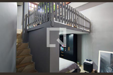 Casa à venda com 382m², 5 quartos e 3 vagas Casa à venda com 382m², 5 quartos e 3 vagascasa 2 - quarto 1 com mesanino