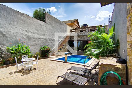 Casa à venda com 382m², 5 quartos e 3 vagas Casa à venda com 382m², 5 quartos e 3 vagaspiscina