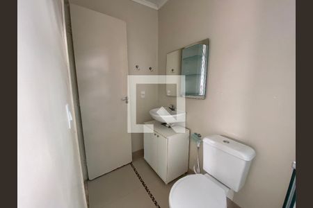 Casa de condomínio à venda com 54m², 3 quartos e 2 vagas Casa de condomínio à venda com 54m², 3 quartos e 2 vagasBanheiro 1