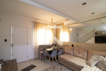 Casa de condomínio à venda com 77m², 2 quartos e 2 vagas Casa de condomínio à venda com 77m², 2 quartos e 2 vagasSala